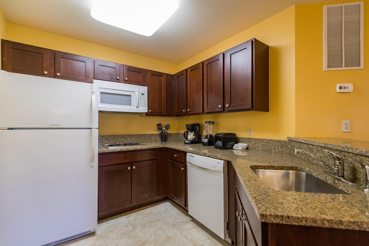 Vacation Village In The Berkshires Hancock Bilik gambar A typical kitchen in a Residence Inn