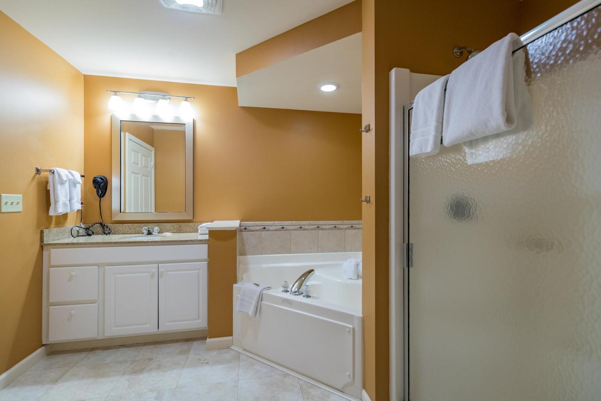 Vacation Village In The Berkshires Hancock Luaran gambar A bathroom in a typical hotel room