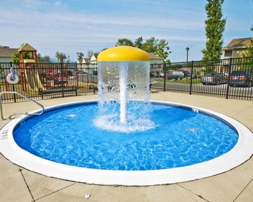 Vacation Village In The Berkshires Hancock Luaran gambar A splash pad