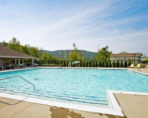 Vacation Village In The Berkshires Hancock Luaran gambar The pool at the Mountain Mile
