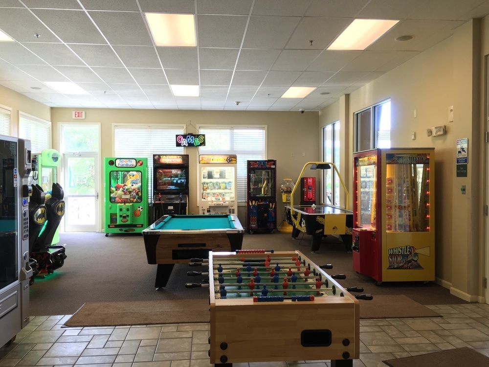 Vacation Village In The Berkshires Hancock Luaran gambar The game room at the Student Union